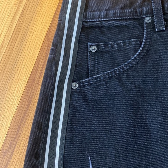 Carmar Women’s Black Denim Zip Front Skirt Size 26 - Picture 5 of 9